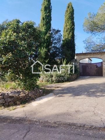 In this atypical house from 1975, perfectly maintained with all modern amenities, you will find outside a double open garage of 75m2. The property is entirely wooded and has an original swimming pool heated by a heat pump. Upon entering you will disc...
