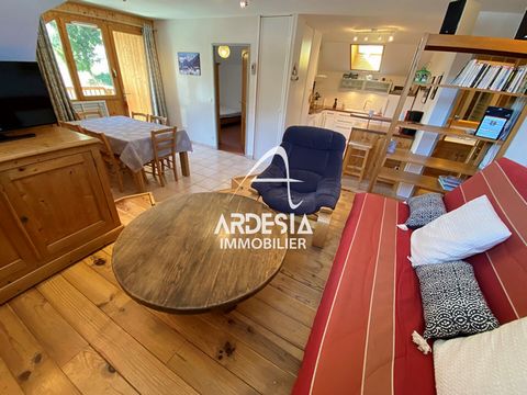 Type 3 apartment ideally located in a small condominium in the heart of the resort, consisting of an entrance, equipped kitchen open to spacious living room, 2 bedrooms, 2 bathrooms, separate toilet, cupboard, balcony, ski locker. The property also h...