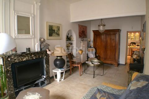 Ref 66952A8: Beaucaire In the historic center, superb 17th century character house near the marina. Completely renovated (new roof Oct. 2022) This house of more than 200m² high on 3 floors accommodates 8 rooms: Ground floor: 3 unused rooms. 1st floor...