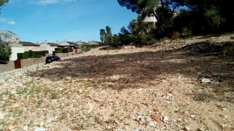 Flaches Grundstück in Denia zu verkaufen Â  Das Grundstück ist 1774 qm groà und liegt in der Urbanisation La Sella im SüdenÂ  Als Bauart ist ein Einfamilienhaus mit den folgenden Einschränkungen zulässig Maximale Gebäudehöhe 2 Stockwerke oder 7 Meter...