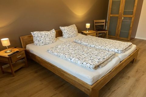 Unsere helle freundliche Terrassenwohnung hat eine Gesamtgröße von 70 qm und für bis zu 4 Personen eingerichtet. Sie bietet zwei Schlafzimmer mit je einem Doppelbett (180 x 200 und 140 x 200 cm). Im Wohnraum steht eine Eckgarnitur für kuschelige Fern...