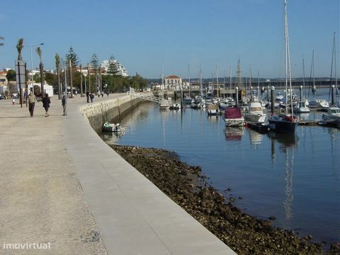 Gelegenheit! Gewerbefläche von 70m2 in der Innenstadt von Portimão, neben dem Stadtmuseum. Dieser Geschäftsraum befindet sich in einer der Straßen, die das Riverside Area von Portimão mit Praia da Rocha verbinden, wo täglich Hunderte von Touristen zi...