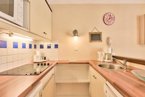 Questa affascinante casa vacanze immersa in una tranquilla pineta di 5 ettari offre un rifugio perfetto per famiglie o piccoli gruppi. Può ospitare fino a sei persone ed è dotata di una camera matrimoniale, un'accogliente cabina con letti a castello ...