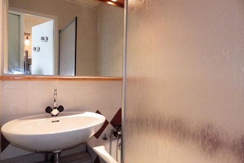 Ce studio cosy de 27 m² dans la rיsidence Le Plein Sud est idיal pour une escapade au ski, pouvant accueillir jusqu'א quatre personnes. L'appartement comprend une entrיe avec lits superposיs, une salle de bain avec toilettes sיparיes et un sיjour ave...