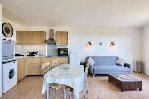 Ce charmant appartement, situé à seulement quelques kilomètres des plages de Sainte-Maxime et des Issambres, offre un séjour tout confort pouvant accueillir jusqu'à 4 personnes. L'appartement dispose de deux chambres confortables avec lits doubles, d...