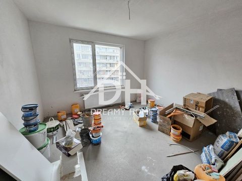 La propiedad número 2104 Se vende es un apartamento de dos dormitorios, de nueva construcción con ley 16, en el centro de Sofía. Kardzhali. Consta de un hall de entrada, un salón comedor con cocina americana, dos dormitorios, un baño con aseo y dos t...