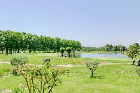 I området Pont Royal som ligger mellan Avignon och Aix-en-Provence kan du bo på Hôtel du Golf de Pont Royal. Vi erbjuder lägenheter med utsikt över golfbanan eller poolen nära byns centrum. Med dessa hyror kommer du att kunna njuta av alla fritidsakt...