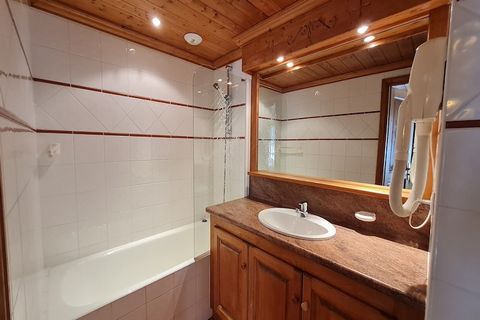 Het appartement in Les Deux Alpes heeft 2 slaapkamer(s) en kan gereserveerd worden tot 8 personen. Accommodatie De accommodatie heeft een oppervlakte van 65 m² iscomfortabel ingerichte en is erg groot. De woning bevindt zich op 150 m van het skigebie...