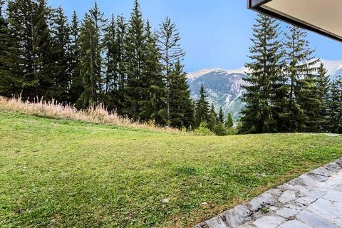 Uw vakantiewoning bevindt zich in de Résidence Les Brigues. Het ligt in Courchevel 1550 en bestaat uit twee onderling verbonden chalets, waarvan de architectuur perfect opgaat in het omringende landschap. In de winter biedt de Residence een ski-in/sk...