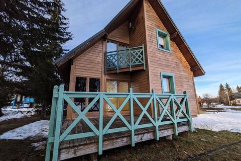 Welkom in dit prachtige kleine chalet gelegen op het platteland. in het hart van het noordelijke dorp La Feclaz. Deze charmante vakantiewoning biedt een perfect uitje voor natuurliefhebbers en bergliefhebbers. Array Met een capaciteit Het chalet bied...