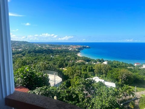 Dieses unscheinbare Anwesen befindet sich in der gehobenen Wohnanlage Ocean Ridge und sieht von der Straße aus wie ein Bungalow aus. Es verfügt über 5 Schlafzimmer und 5,5 Bäder mit einer eigenständigen Wohnung mit 2 Schlafzimmern, 6000 m² auf ca. 0,...