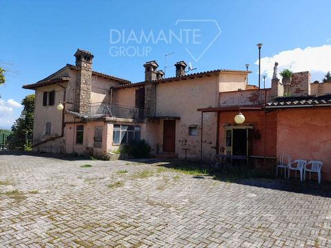 MARSICANO (PG), San Valentino della Collina: Independent house used as a hospitality structure of approximately 1,000 sqm on three levels, with a restaurant of about 460 sqm and ground floor shops, as well as five apartments of various sizes divided ...