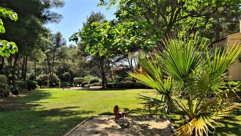 Sanary, T1 Bis d'environ 20 m² dans résidence sécurisée proche des plages.
