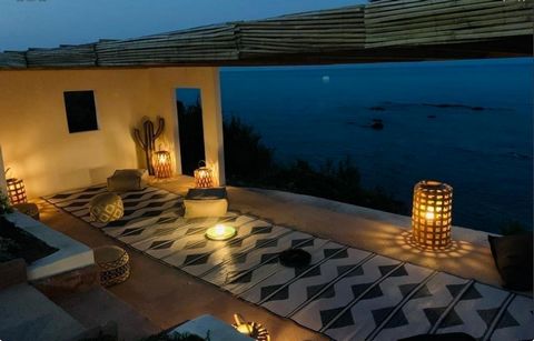 Villa d'environ 320 m2 au bord de l'eau