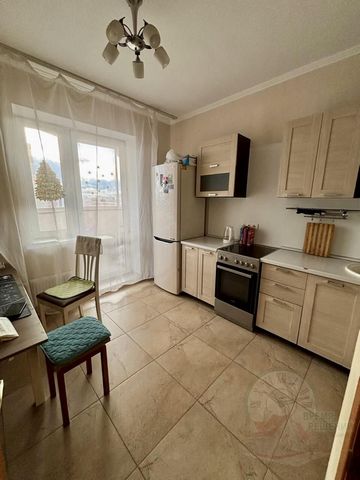 id:1196. Предлагаем Вашему вниманию однокомнатную квартиру, расположенную на 14 этаже 18-этажного кирпичного дома 2016 года постройки ЖК Богородский . Светлая и просторная комната 18.5 кв.м. с эркерным окном, оборудованная кухня 9.6 кв.м. с застеклен...