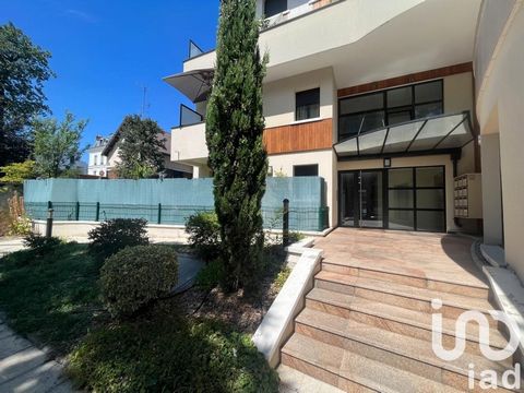 iad France - Serge BERTAUX vous propose: T2 à Saint Maur-des -Fossés Appartement de 36m² situé au coeur de Saint- Maur-des-Fossés, dans une petite copropriété fermée et sécurisée. Idéal pour un couple, personne seule ou investisseur en quête d'un bie...