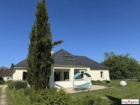 Venez déposer vos valises dans cette grande maison moderne d'architecte à saisir car rare sur le secteur de Vendôme.