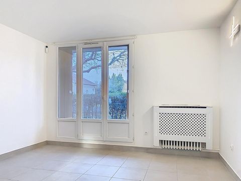 Appartement en rez-de-jardin, lumineux 76m2. Petit Balcon