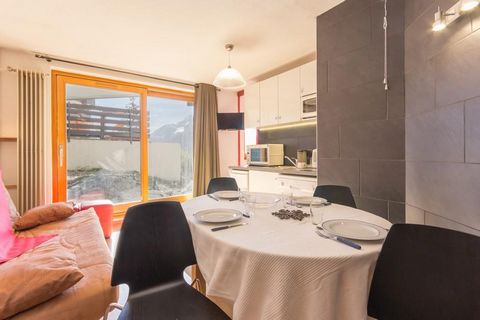 The residence Valaisan I is ideally situated 100 m from the slopes and the ski lifts of La Rosiere. It is located in Chavonnes Hautes district. The village center, the ski school and shops are 200 m from the building. Surface area : about 32 m². Floo...