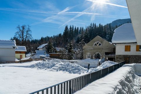 This detached, very large and luxurious holiday home for a maximum of 10 people is located in Mauterndorf im Lungau in Salzburgerland. This holiday home is equipped with every comfort and is located not far from the ski lift, on the edge of Mauterndo...