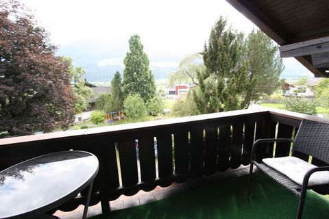 Dit ruime appartement in Salzburgerland is rustig gelegen en beschikt over een fijn balkon. Er zijn 2 slaapkamers die maximaal 4 gasten kunnen accommoderen in totaal. Dit is een geschikte optie voor actieve vakantiegangers. Het centrum ligt op ongeve...