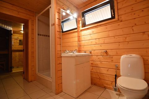 Dit gezellige chalet in Waimes is voorzien van een fijne sauna voor de ultieme levensgenieter. Er zijn 4 slaapkamers die gezamenlijk 5 personen kunnen accommoderen. Deze optie is ideaal voor een vriendengroep die van de natuur houdt. Begin de dag met...