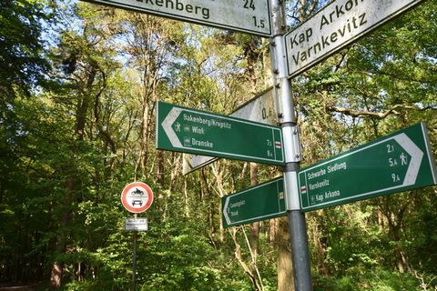 Am Wieker Bodden auf der wunderschönen Insel Rügen liegt die Halbinsel Wittow. Dort befindet sich der geschichtsträchtige Seefahrerort Wiek. Die Ferienanlage befindet sich in ruhiger Lage auf einem ca. 4000 qm großem Grundstück direkt am Ortseingang ...