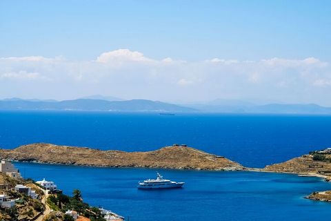 Silver-moon villa ligt op een heuvel met uitzicht op de Vourkari Marina Bay op het prachtige eiland Kea (Tzia). Kea is het noordelijkste eiland van de Cycladen prefectuur. Het eiland ligt in de buurt van Athene, op slechts een uur met de boot van Lav...