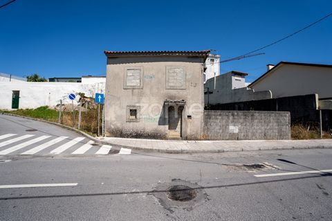 Eigendom-ID: ZMPT551491 Villa met 3 slaapkamers om te herstellen, gelegen in de parochie van Santa Cruz do Bispo, gemeente Matosinhos, ligt op een perceel van 413m2 totale landoppervlakte en met 148m2 bruto bouwoppervlakte. Deze villa is gelegen in e...