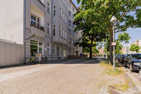 Partial commercial space in a central neighbourhood location of Berlin-Charlottenburg, versatile. A conversion into residential use is quite possible. For commercial short-term rentals, for example, part-time business is an excellent opportunity for ...