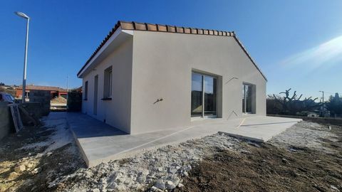 Pretty village with cafe/restaurant, 5 minutes from Cessenon sur Orb, 25 minutes from Beziers and 30 minutes from the beach. New single storey villa (completion end of 2022) with 105 m2 of living space including 3 bedrooms and on a 352 m2 plot. In a ...