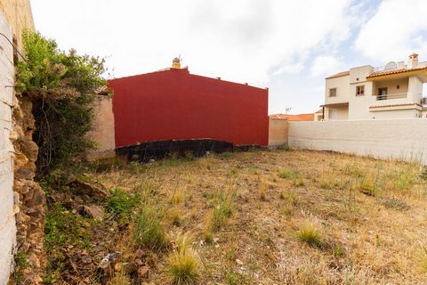 Plot of urban land in urbanization. Includes project for the construction of a basement, ground floor, first floor and swimming pool.. Located in an area very close to the centre of Benalmádena Pueblo and all its shops, bars and restaurants. Bus serv...