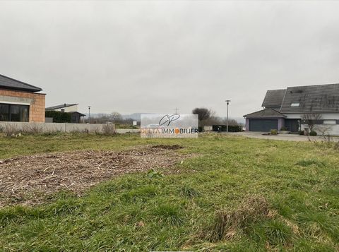 The DELTA IMMOBILIER team offers you ideally located in a pleasant area to live and close to the fields, a plot of 7.25 ares serviced and free of builder. Close to fields. Possibility to build with one of our partners. Do not hesitate to contact us t...
