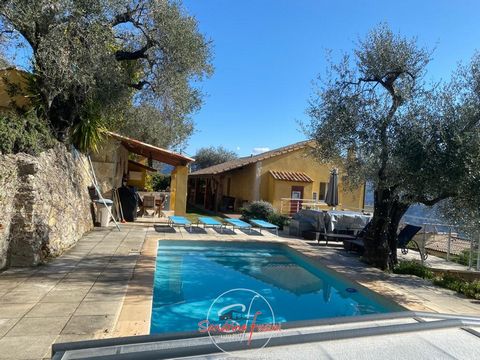 GATTIERES : In a dominant position with superb unobstructed views of the village with sea view, beautiful 5-room villa on land of 1650 m2 with swimming pool, built on two levels of housing and comprising: On the ground floor, entrance to air-conditio...