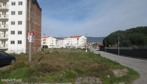 Sale of plot of land for construction of building with 5 floors, Darque, Viana do Castelo, with a total area of 156m². Zone with great access. Good sun exposure. Ref.: VCM12571 BETWEEN DOORS Founded in 2004, the ENTREPORTAS group over 15 years old, i...