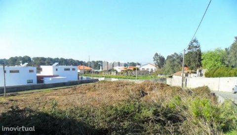 Sale of plot of land for construction with 684m², Carreço, Viana do Castelo. Great sea views. Area with good access and in the proximity of the beach. Ref.:VCM11580(1) ENTREPORTAS Founded in 2004, the ENTREPORTAS group with more than 15 years, is a l...
