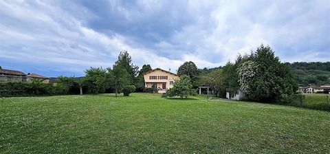 A prime location for this large villa of 250 m² on 5549 m² of happiness! Welcome, the automatic gate opens in front of us revealing a large parking lot to park many vehicles. The 5549 m² plot is a real invitation to relax and meditate. It is complete...