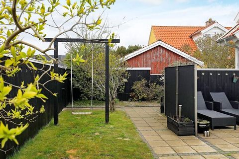 Modern Skagenshus centrally located close to the harbor and Ancher's house only approx. 400 m from Skagen center and a few minutes drive from Skagen Sønderstrand and Grenen, where the many sights and not least the unique nature can be experienced. Th...