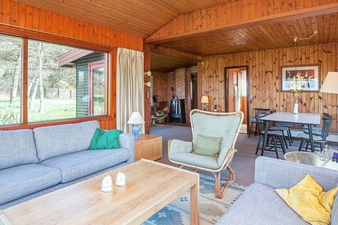 High-lying holiday home on a beach plot with panoramic sea views all the way to Hesselø, Sweden and Sjællands Odde. Holiday homes with this location are rarely found. You can sit in the living room and enjoy the expansive panoramic view of the sea. T...