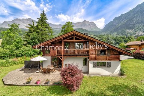 Chamonix Sotheby's International Realty presents, in the calm and sunny village of Servoz the chalet Bellagio, a 195 sqm. family chalet with five bedrooms and a spacious 920 sqm. garden, ideally located close to the city-center and all conveniences s...
