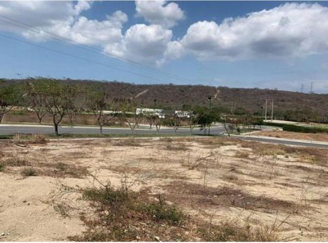 This lot is located in Montecristi Golf & Villas, this project is the most important real estate and sports development in Ecuador and South America!. Only 9 km from the city of Manta and its beaches. Montecristi Golf & Villas offers a natural enviro...