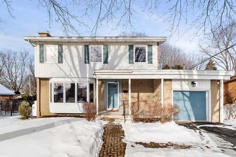 WOW WHAT A BEAUTIFUL PROPERTY. This charming home offers an abundance of space with its four spacious bedrooms and a study, perfect for a large family. There are two bathrooms on the upper floor, plus a washroom on the first floor. You also have acce...