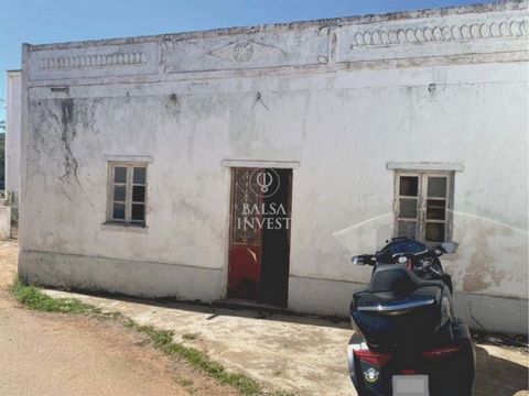 The property consists of a typical Algarvian house in need of full rehabilitation works, located in the mountain area, just 15km from the city of Loulé, consisting of seven rooms in 123 sq.m and a backyard with annexes in 90.20 sq.m, in a vacant stat...