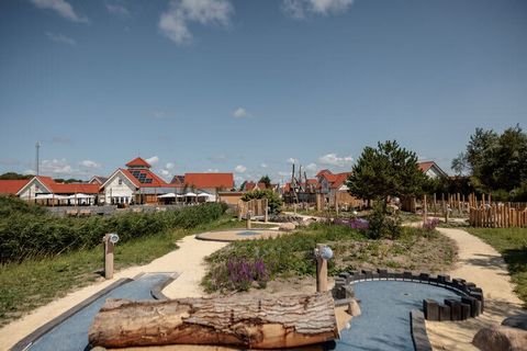 Diese freistehende Villa befindet sich im Ferienpark Noordzee Résidence Cadzand-Bad, nur 400 m vom Nordseestrand und 13 km vom bekannten, lebendigen belgischen Badeort Knokke entfernt. Die Villa ist komplett und komfortabel eingerichtet und besteht a...