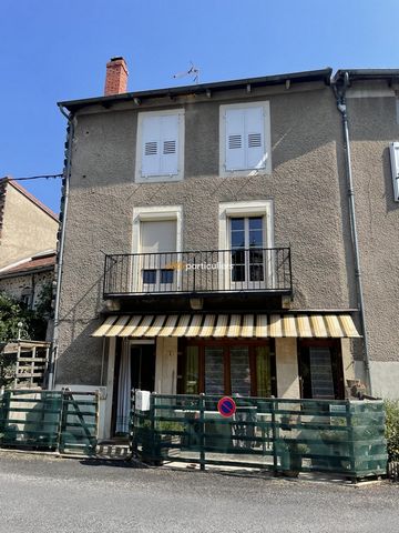Your agency Côté Particuliers Le Puy-en-Velay, offers you exclusively: In the village of Laussonne located 25 minutes from PUY-EN-VELAY and 14 minutes from ESTABLES, this T3 house of 102 m2 on 3 levels comprises: -On the ground floor: an entrance ove...