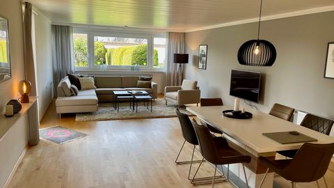 The spacious apartment with its own garden is located in a quiet and family-friendly residential area in Neu-Ulm Ludwigsfeld. A swimming lake and recreation area with playground and various sports facilities is only a 5-minute walk away, as is the bu...