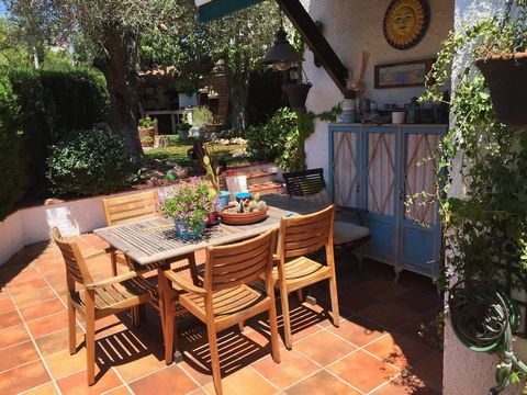 Corner house with a lot of privacy in Ibizan style in Segur de Calafell, very close to the beach, town center, commerce, and supermarkets. The house is rented out, and sold by transferring the lease for 5 years. Ideal investor with a good return rati...