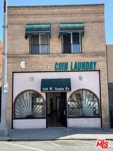 Mixed Use Building in the heart of Old Town Placentia downtown. Add Value & Opportunity Zone. Mass area gentrification. Live, Work, Play! 6 residential & 1 commercial unit. Commercial Business included in sale. Additional income from business ownersh...