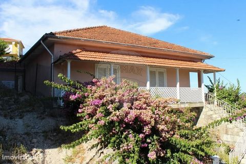 3 bedroom villa for sale in the center of Gandarela de Basto.   It is in excellent condition, good sun exposure and excellent areas. It consists of: furnished and equipped kitchen with fireplace; 3 bedrooms; 2 bathrooms; garage.   Come and see your n...