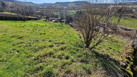 Building land, ideally located, 408 m² fenced and serviced, two minutes walk from the center of Lapanouse. Lapanouse has a school, just 3 km from Severac le Chateau and 20 km from Laissac. This land close to Severac offers access to all shops, colleg...